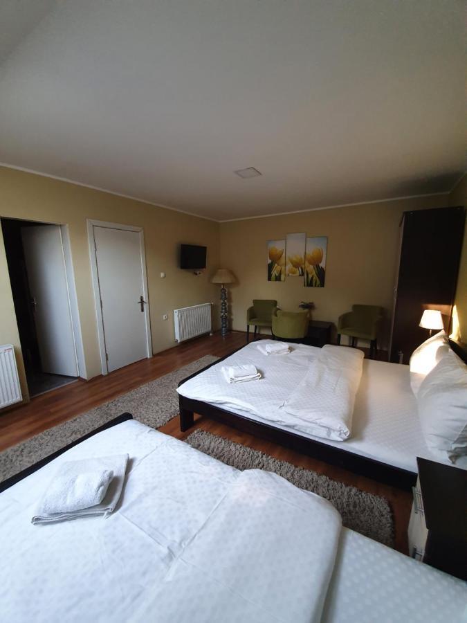 Guest House Mines Vrdnik Ngoại thất bức ảnh