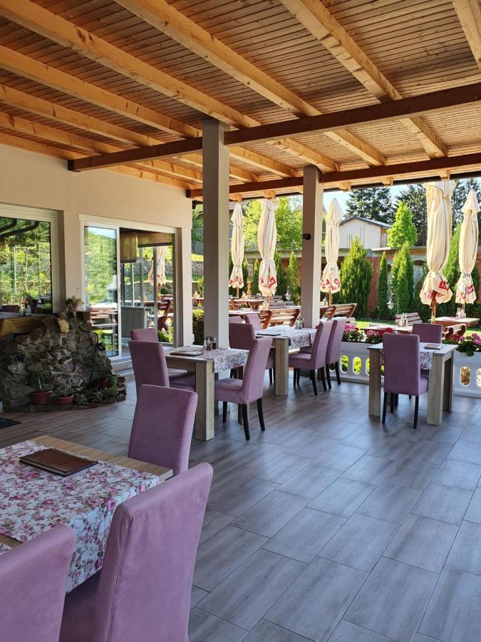 Guest House Mines Vrdnik Ngoại thất bức ảnh