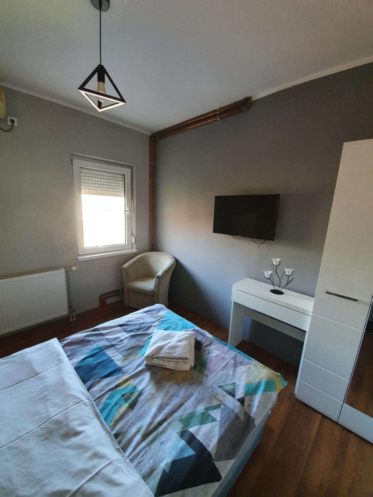 Guest House Mines Vrdnik Phòng bức ảnh