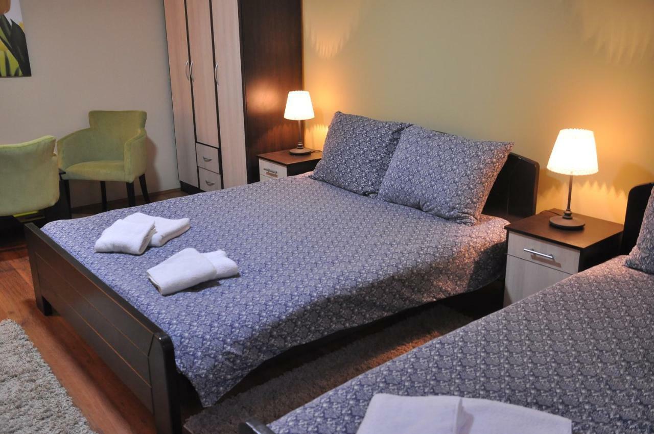 Guest House Mines Vrdnik Ngoại thất bức ảnh